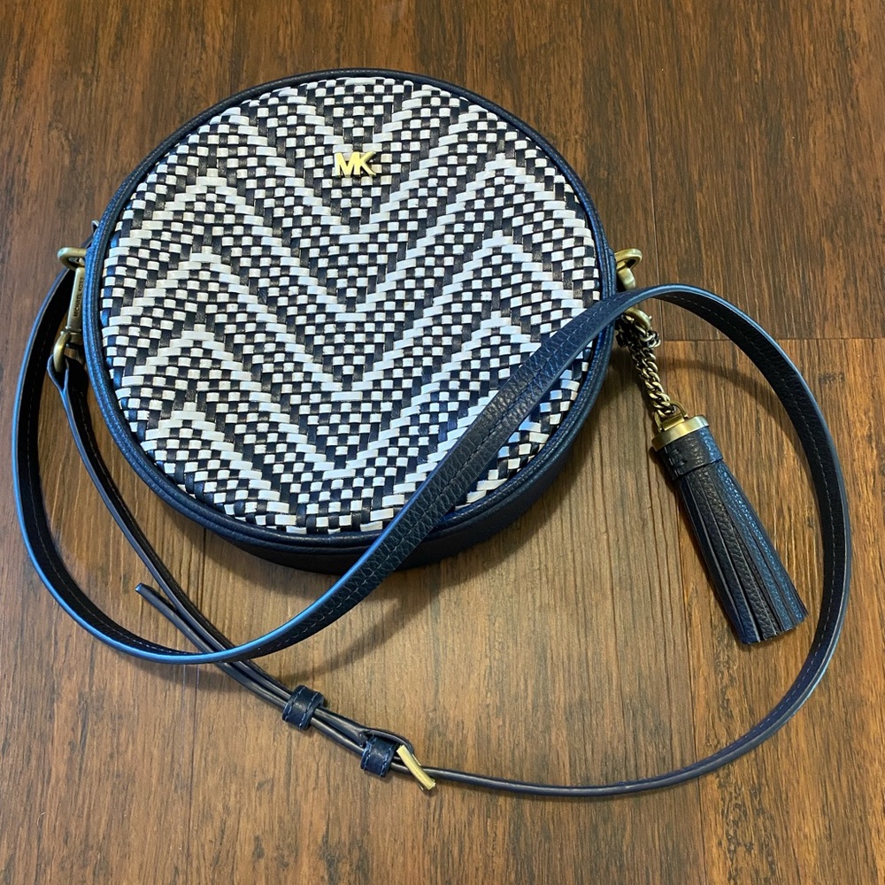 MICHAEL KORS Canteen Round Woven Medium Crossbody Bag